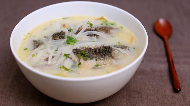 蘿卜絲鯽魚(yú)湯