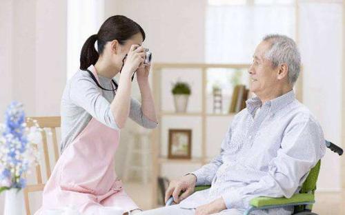 北京保姆的豪門(mén)生活：包吃包住、月入過(guò)萬(wàn)