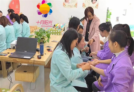 小兒推拿就業(yè)方向在哪？學(xué)月嫂再學(xué)小兒推拿怎么樣？